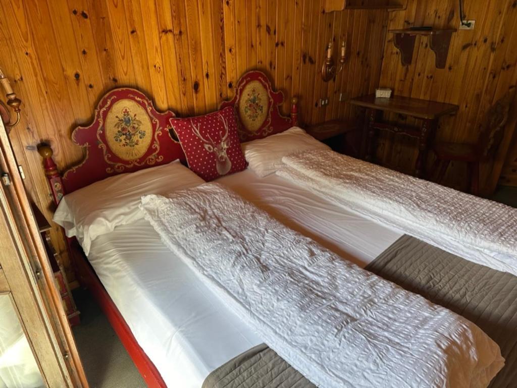 Hotel Garni St. Hubertus Madonna di Campiglio Exterior photo