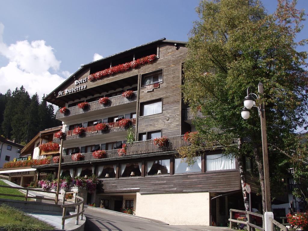 Hotel Garni St. Hubertus Madonna di Campiglio Exterior photo
